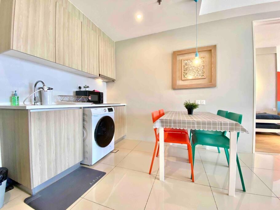 Tropicana 218 Macalister #Wondercolor #Infinity Pool #Georgetown #5Pax #2Br 2Bath #1King 1Queen 1Single #Quality Well Maintained #Private Host Exterior photo