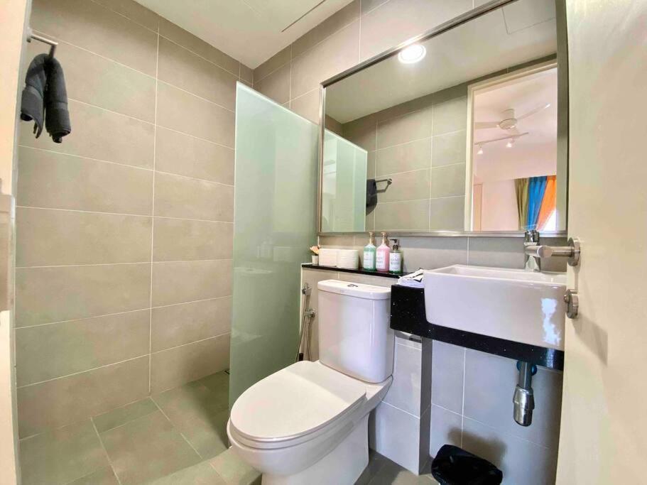 Tropicana 218 Macalister #Wondercolor #Infinity Pool #Georgetown #5Pax #2Br 2Bath #1King 1Queen 1Single #Quality Well Maintained #Private Host Exterior photo