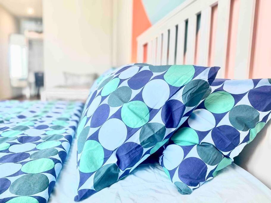 Tropicana 218 Macalister #Wondercolor #Infinity Pool #Georgetown #5Pax #2Br 2Bath #1King 1Queen 1Single #Quality Well Maintained #Private Host Exterior photo