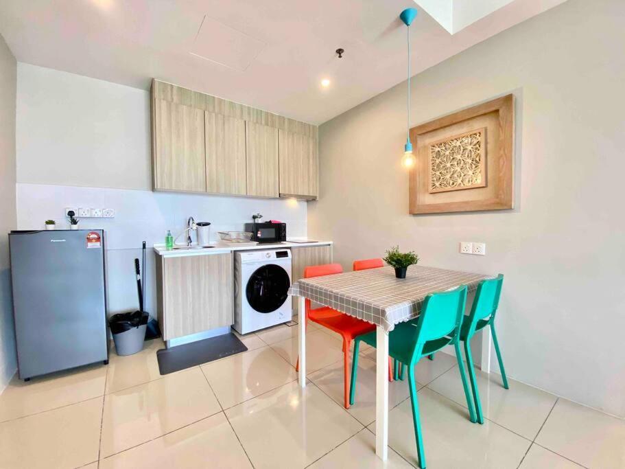 Tropicana 218 Macalister #Wondercolor #Infinity Pool #Georgetown #5Pax #2Br 2Bath #1King 1Queen 1Single #Quality Well Maintained #Private Host Exterior photo